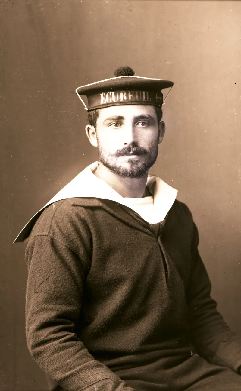 image d'archive d'un marin en sépia