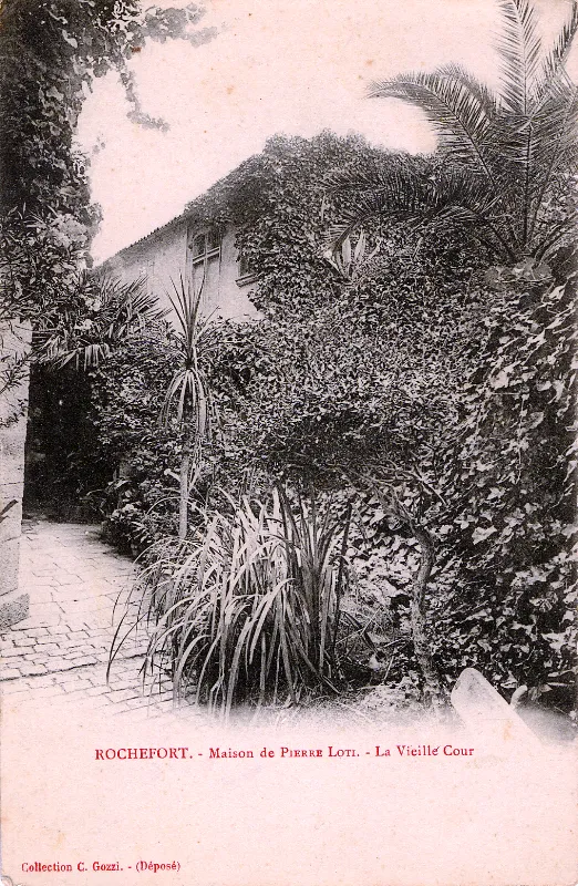 Photo d'archive en noir et blanc vue sur le jardin